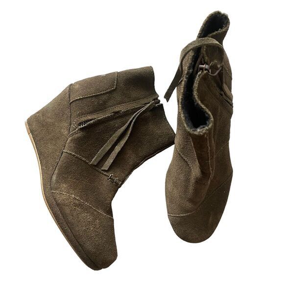 TOMS 5.5 Wedge Booties Ankle Boot Suede Brown Comfort Zip Closure Round - Picture 1 of 9